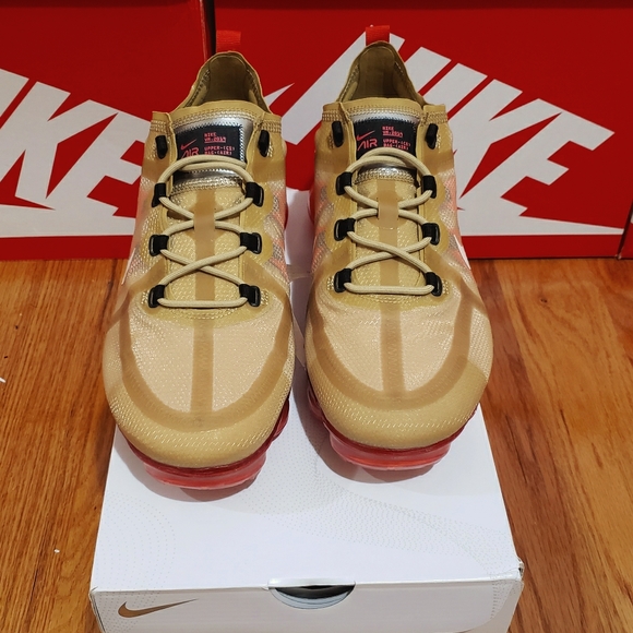 NIKE AIR VAPORMAX 2019: Size- 10 - Picture 5 of 11
